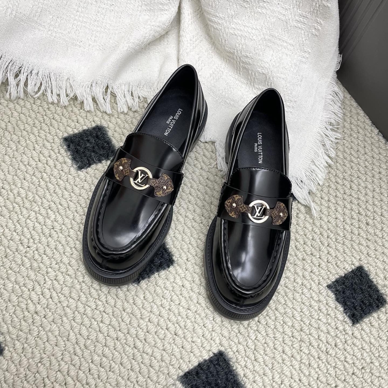 l0vis Vvtt0n loafers